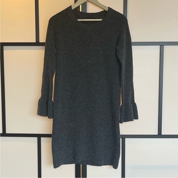 Banana Republic Wool-blend gray sweater dress.
Size XS - Picture 1 of 9